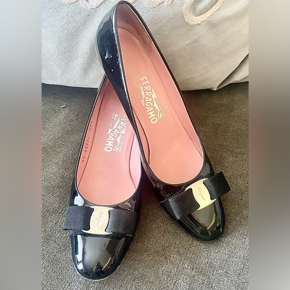Salvatore Ferragamo Black Patent Leather Vara Bow Shoes 8.5 AA - Picture 8 of 10